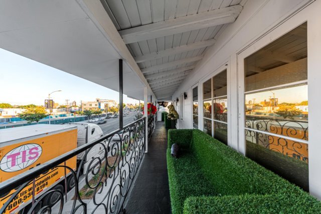 More Photos Of 4225 Crenshaw Blvd, Los Angeles Bar For Lease