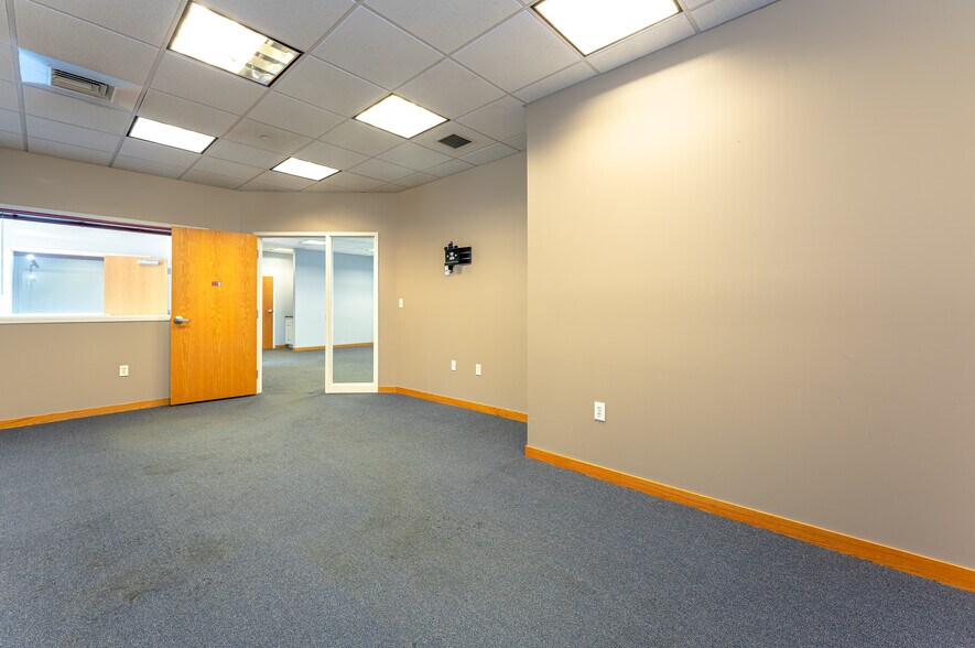 More Photos Of 131 Leeder Hill Dr, Hamden Warehouse For Sale