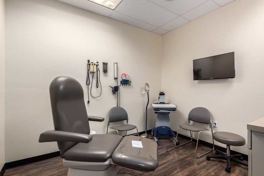 More Photos Of 4045 E Union Hills Dr, Phoenix Medical For Sale