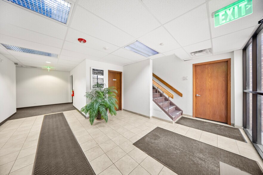 More Photos Of 5413 Walnut Ave, Downers Grove Office For Lease