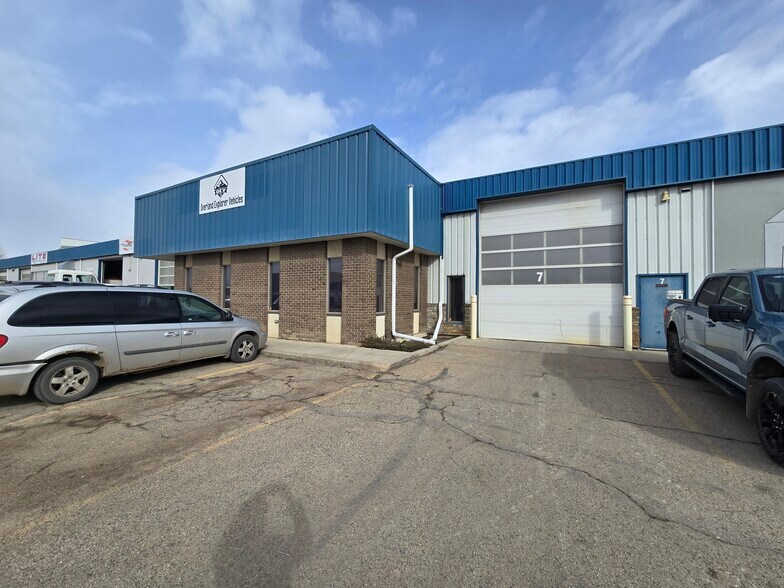 More Photos Of 8319 Chiles Industrial Av, Red Deer Warehouse For Sale