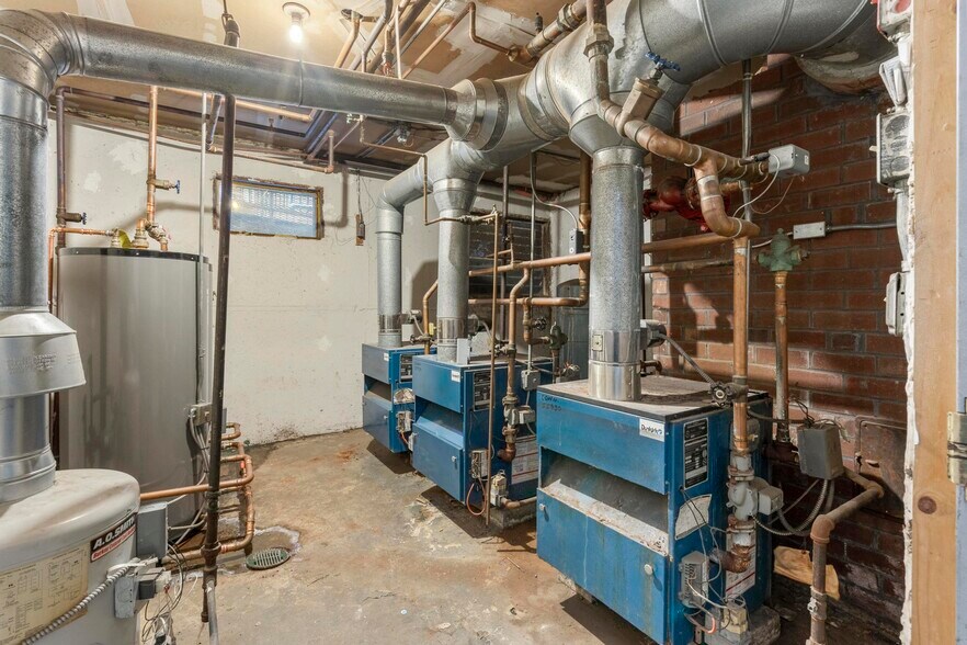 More Photos Of 36 Huntington St, Hartford Apartments For Sale