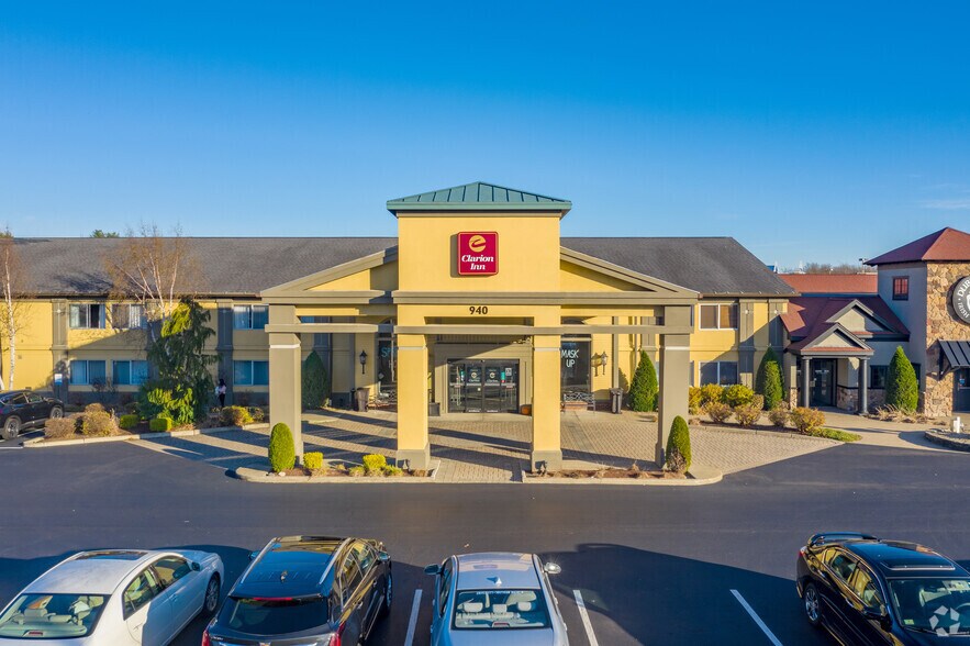 More Photos Of 940 Fall River Ave, Seekonk Hotel For Lease
