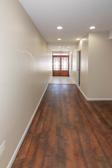 More Photos Of 316 S Broadway, Baltimore Storefront Retail Residential For Sale