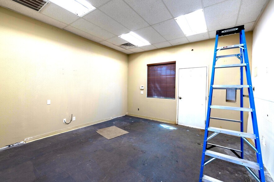 More Photos Of 1565 Shaw Ave, Clovis Office For Lease
