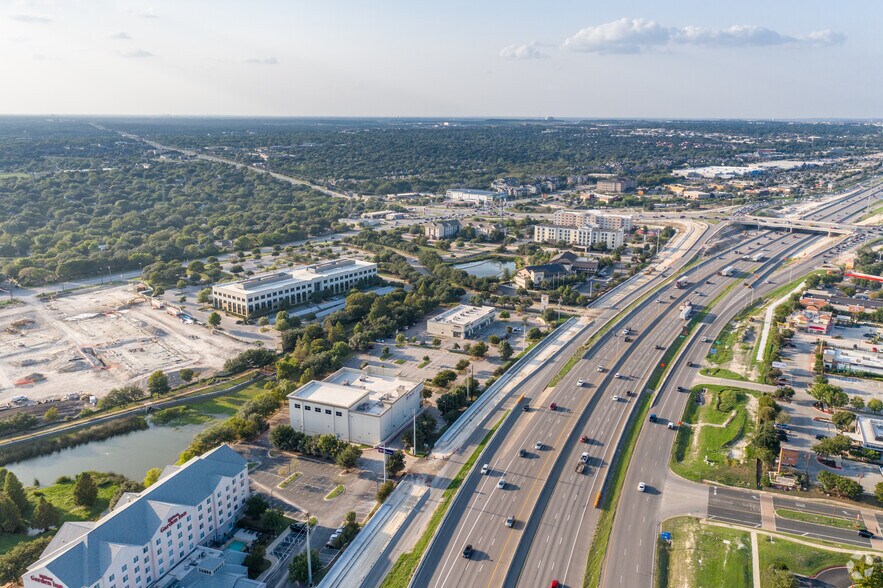 More Photos Of 12400 N Interstate 35, Austin Veterinarian Kennel For Sale