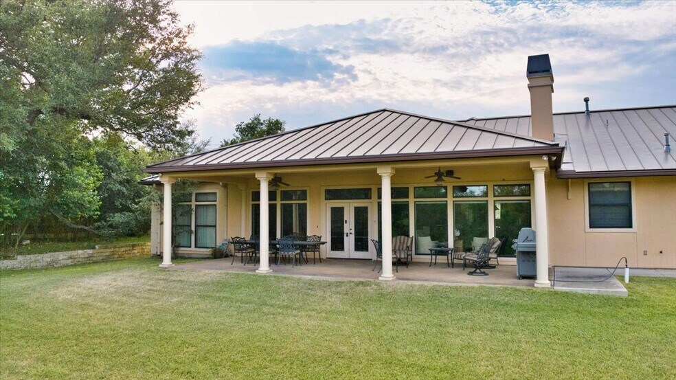 More Photos Of 307 S Washington St, Fredericksburg General Retail For Sale