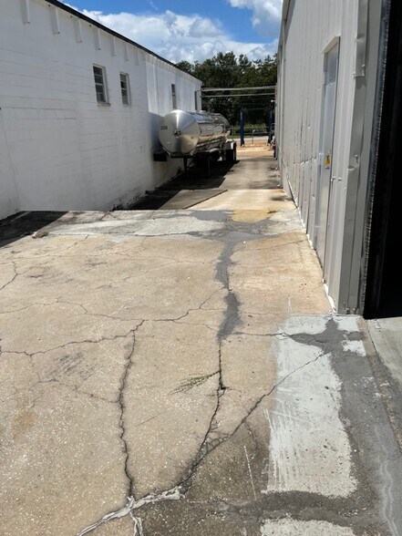 More Photos Of 327 Old Ice House Rd, Lake Wales Warehouse For Lease