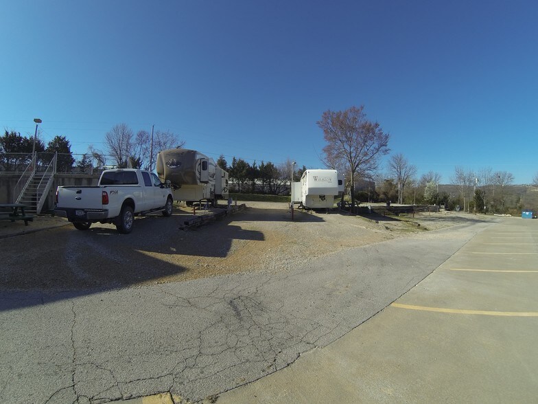 More Photos Of 3330 Harvey Ln, Branson Trailer Camper Park For Sale