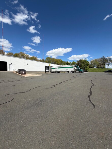 More Photos Of 6 Britton Dr, Bloomfield Warehouse For Lease