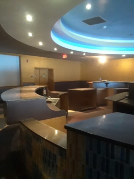 More Photos Of 3011 E Erie Blvd, Syracuse Restaurant For Lease