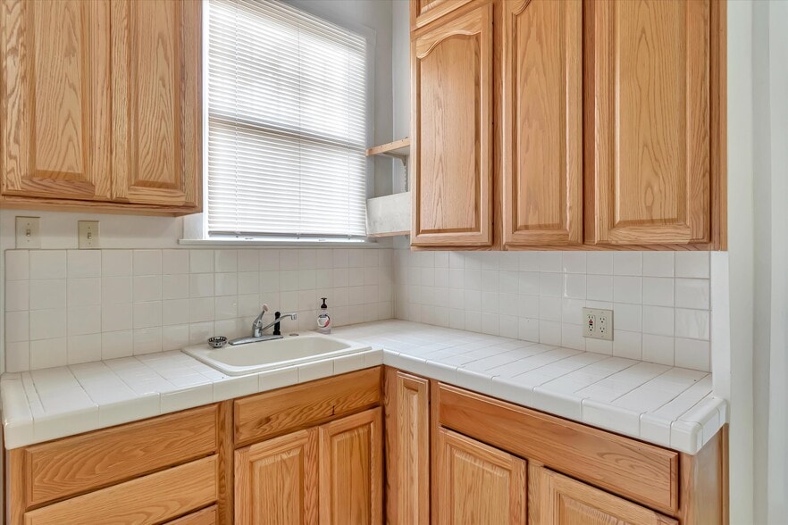 More Photos Of 1156-1158 Geneva Ave, San Francisco Flex For Sale