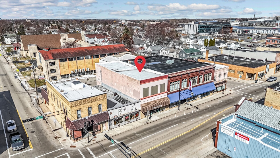 More Photos Of 811 Oregon St, Oshkosh Restaurant For Sale