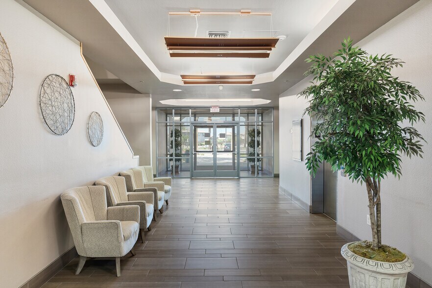 More Photos Of 150 N Stephanie St, Henderson Medical For Lease