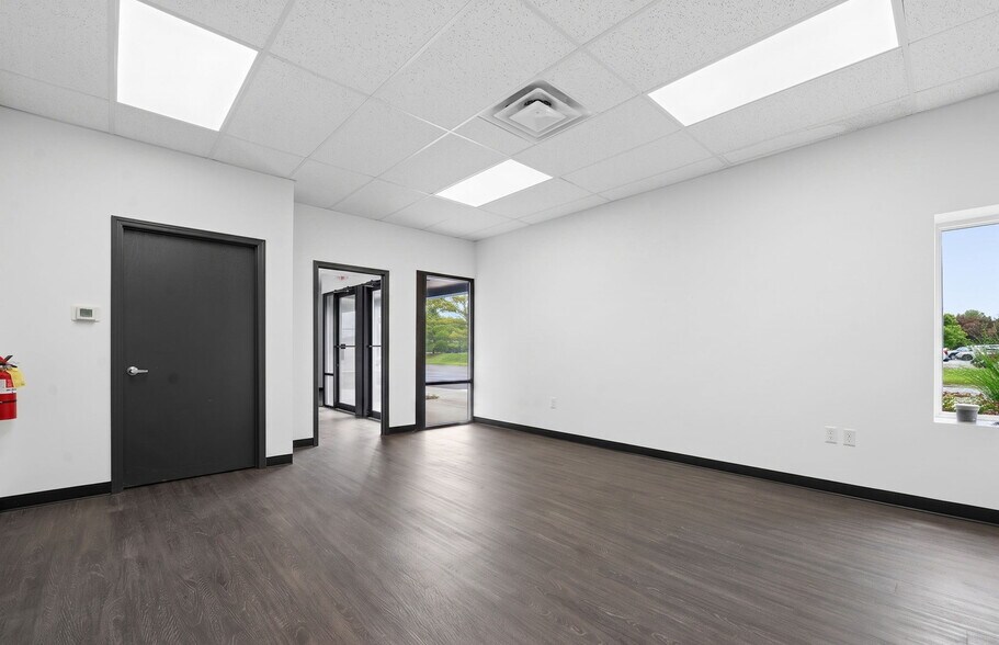 More Photos Of 8350 Industrial Pky, Plain City Warehouse For Lease