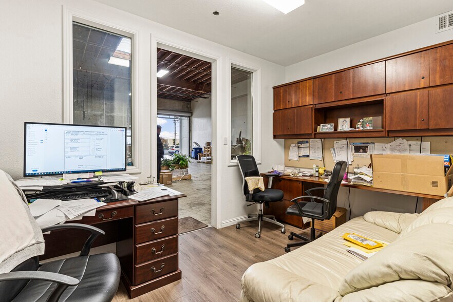 More Photos Of 253 E Harris Ave, South San Francisco Warehouse For Sale