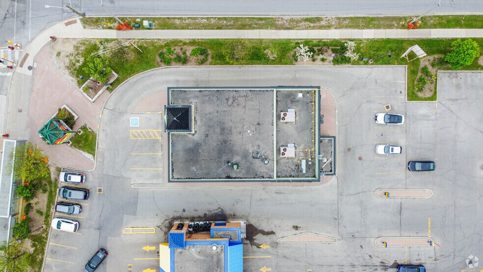 More Photos Of 7686 Hurontario St, Brampton Bank For Lease