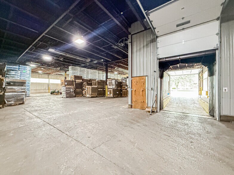 More Photos Of 416 Pittsburgh Cir, Ellwood City Warehouse For Lease