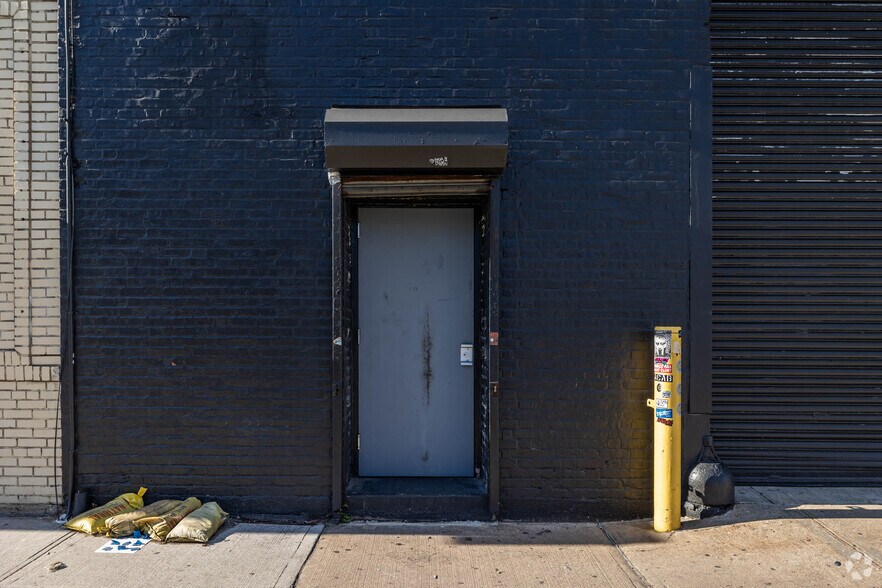More Photos Of 25 Franklin St, Brooklyn Light Manufacturing For Lease