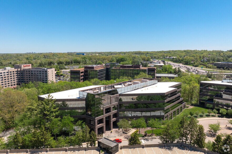 More Photos Of 540 Maryville Centre Dr, Saint Louis Office For Lease