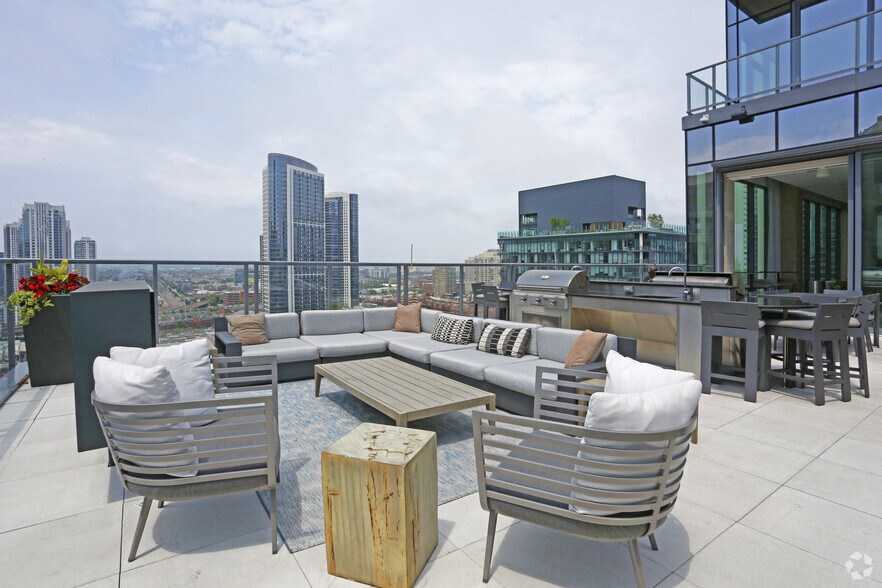 More Photos Of 221 W Hubbard St, Chicago Apartments For Lease