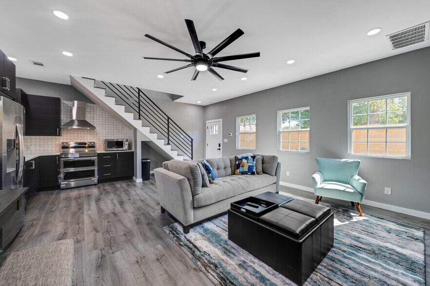 More Photos Of 6111 Atwood St, Austin Multifamily For Sale
