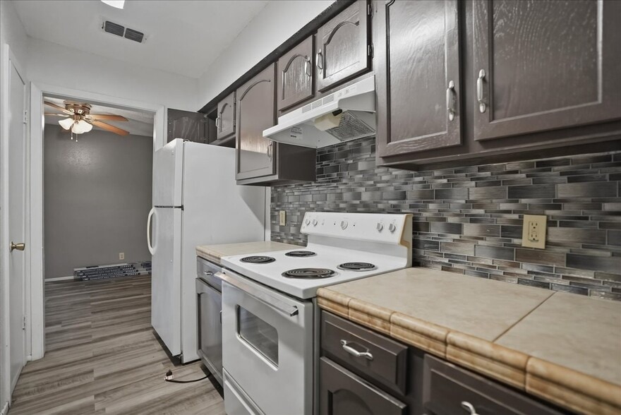 More Photos Of 600 E Crockett St, Beeville Apartments For Sale