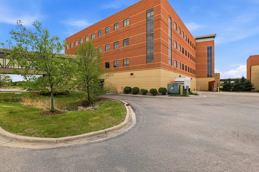 More Photos Of 14101 Fairview Dr, Burnsville Medical For Lease