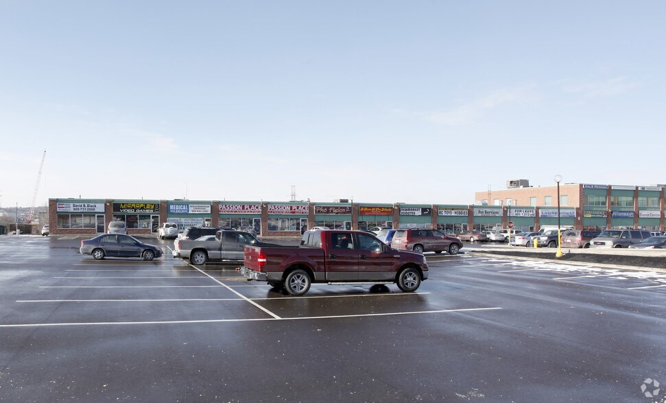 More Photos Of 16700 Bayview Ave, Newmarket Storefront Retail Office For Lease