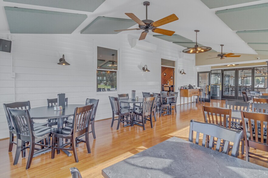 More Photos Of 729 Main St, Reedville Restaurant For Sale