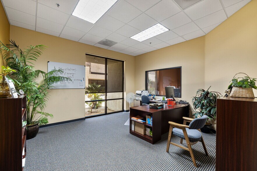 More Photos Of 550 S Paseo Dorotea, Palm Springs Medical For Sale