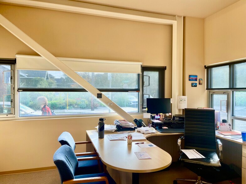 More Photos Of 3829-3843 NE Tillamook St, Portland Office For Lease