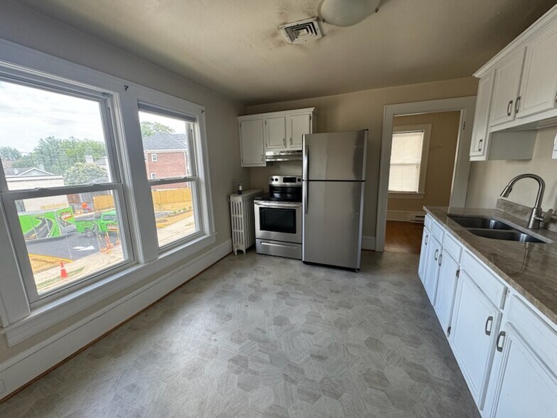 More Photos Of 1602 Grandin Rd SW, Roanoke Medical For Sale