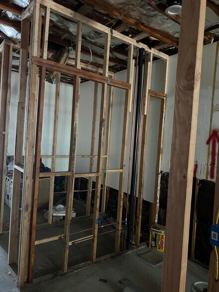 More Photos Of 9609-9611 International Blvd, Oakland Storefront For Sale