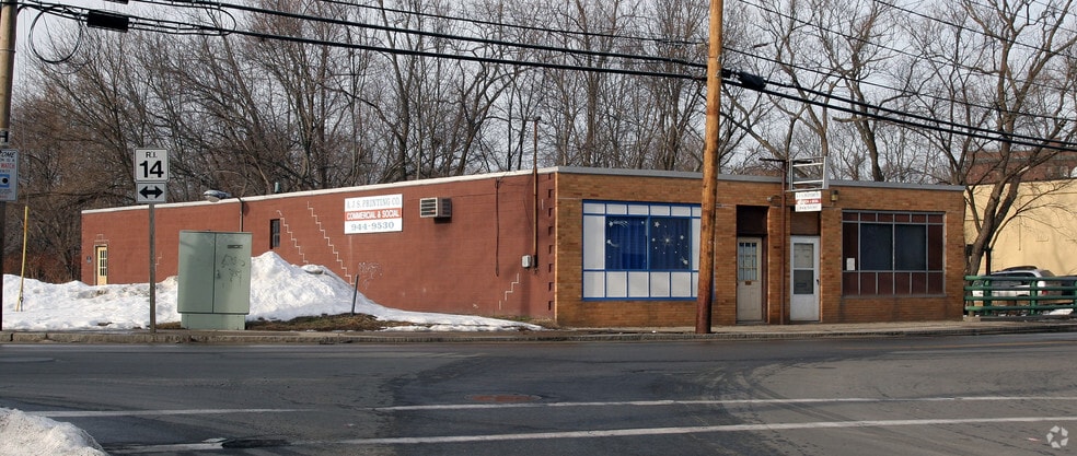 More Photos Of 1333 Plainfield St, Johnston Freestanding For Lease