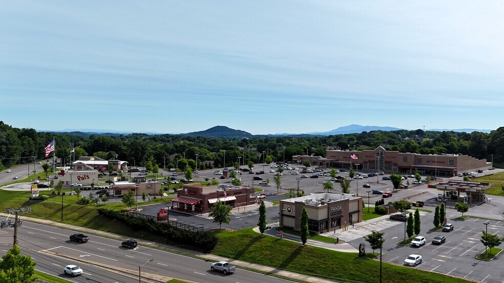 More Photos Of 920 N State of Franklin Rd, Johnson City Supermarket For Lease