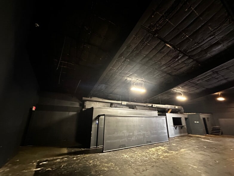 More Photos Of 10126 Jensen Dr, Houston Freestanding For Sale