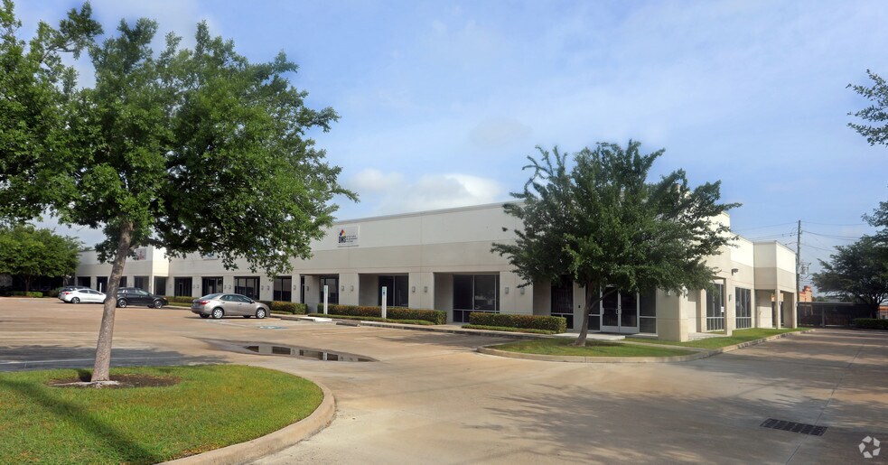 More Photos Of 9940 W Sam Houston Pky S, Houston Unknown For Lease