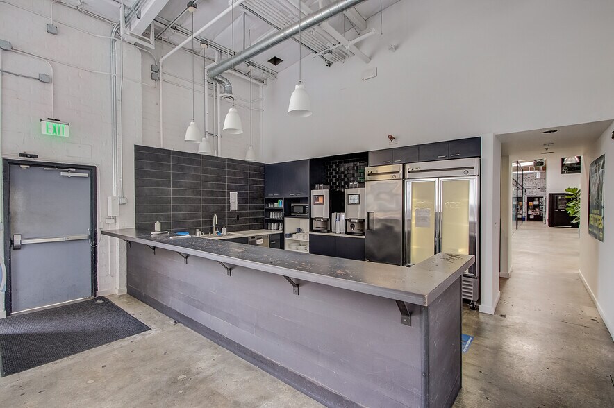 More Photos Of 589-595 N Venice Blvd, Venice Loft Creative Space For Lease