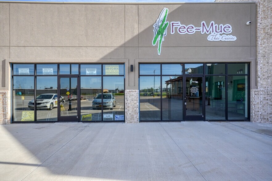 More Photos Of 13002-13070 Commerce St., Elgin Storefront Retail Office For Sale