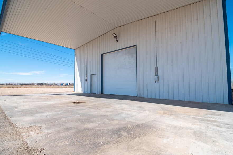 More Photos Of 10691 W Murphy St, Odessa Industrial For Lease