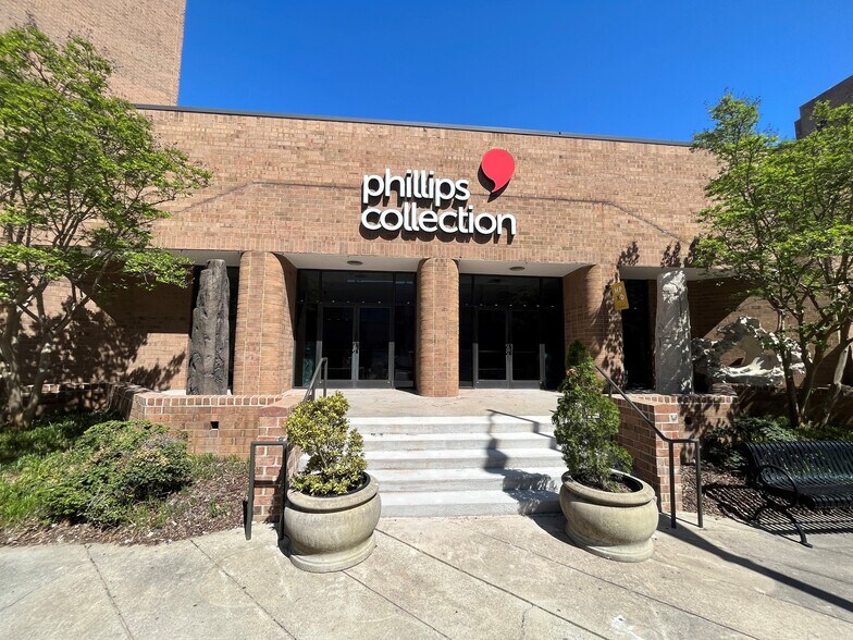 Primary Photo Of 135 S Main St, High Point Hotel For Sale