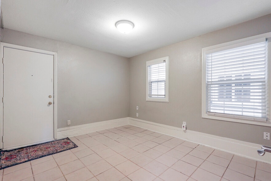 More Photos Of 517 13th St, Sacramento Multifamily For Sale