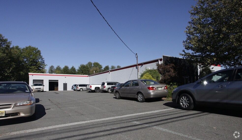 More Photos Of 5 Veronica Ave, Somerset Distribution For Sale