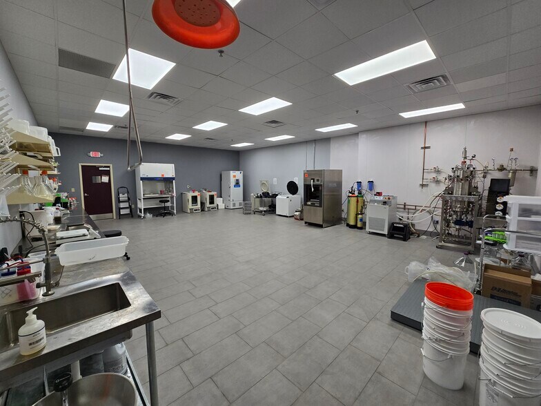 More Photos Of 5700 Highlands Pky SE, Smyrna Light Distribution For Lease