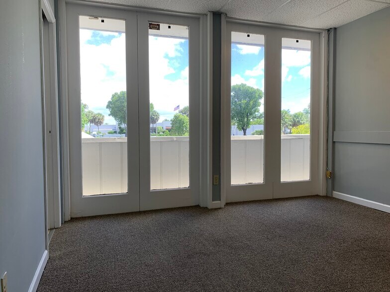 More Photos Of 4121-4141 NW 5th St, Plantation Medical For Sale