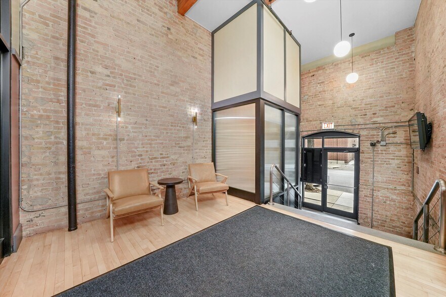 More Photos Of 1327 W Washington Blvd, Chicago Loft Creative Space For Lease