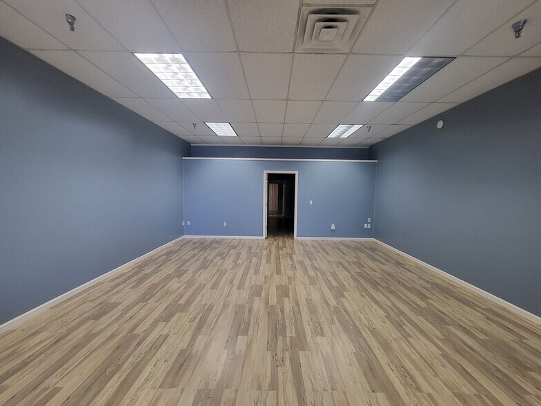 More Photos Of 7135 98 Hwy, Panama City Beach General Retail For Lease