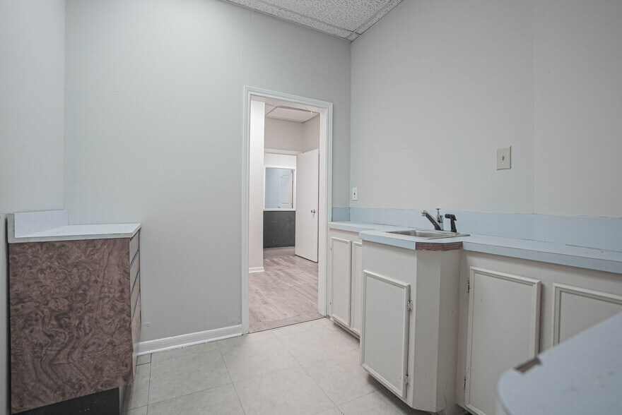 More Photos Of 14721 Pebble Bend Dr, Houston Medical For Sale
