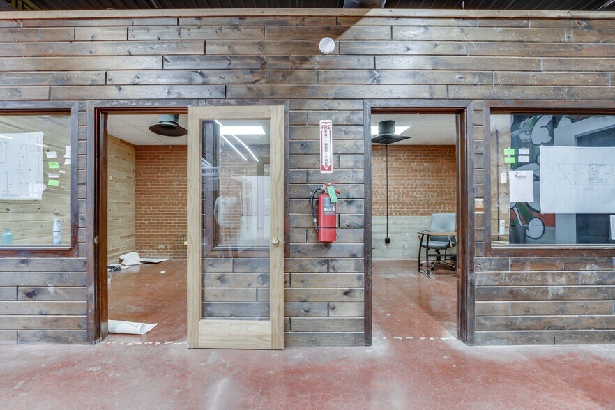 More Photos Of 1727 S Agnew Ave, Oklahoma City Service For Lease